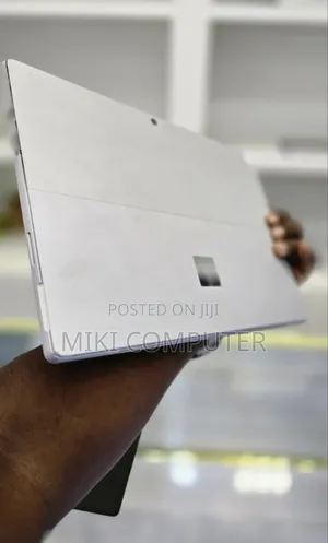 New Laptop Microsoft Surface 8GB Intel Core I5 SSD 128GB