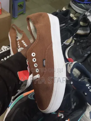 Photo - Vans Flat Shoes Master Quality Shoes for You Made in Vietnam