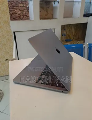 New Laptop Apple MacBook Pro 2020 M1 8GB Apple M1 SSD 256GB