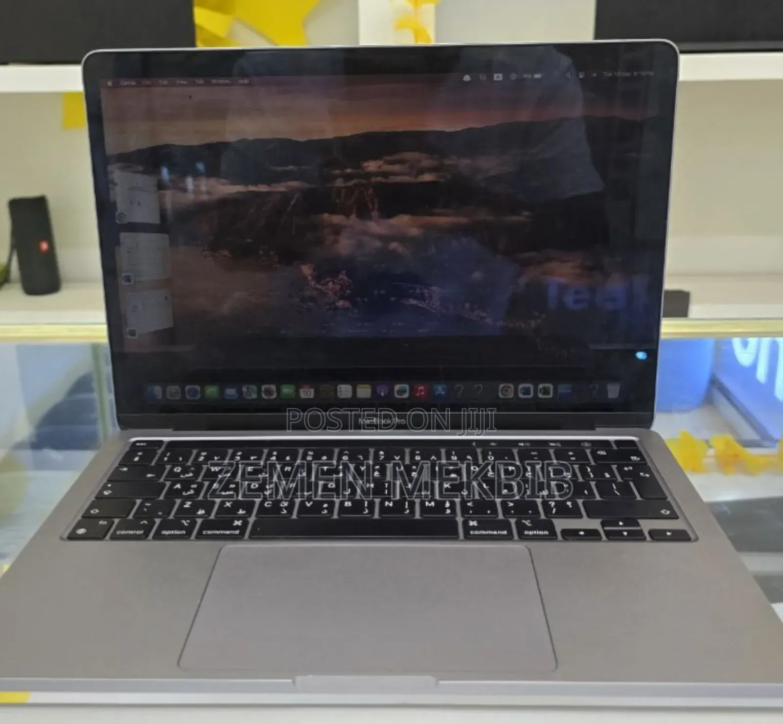 New Laptop Apple MacBook Pro 2020 M1 8GB Intel Core I5 SSD 256GB