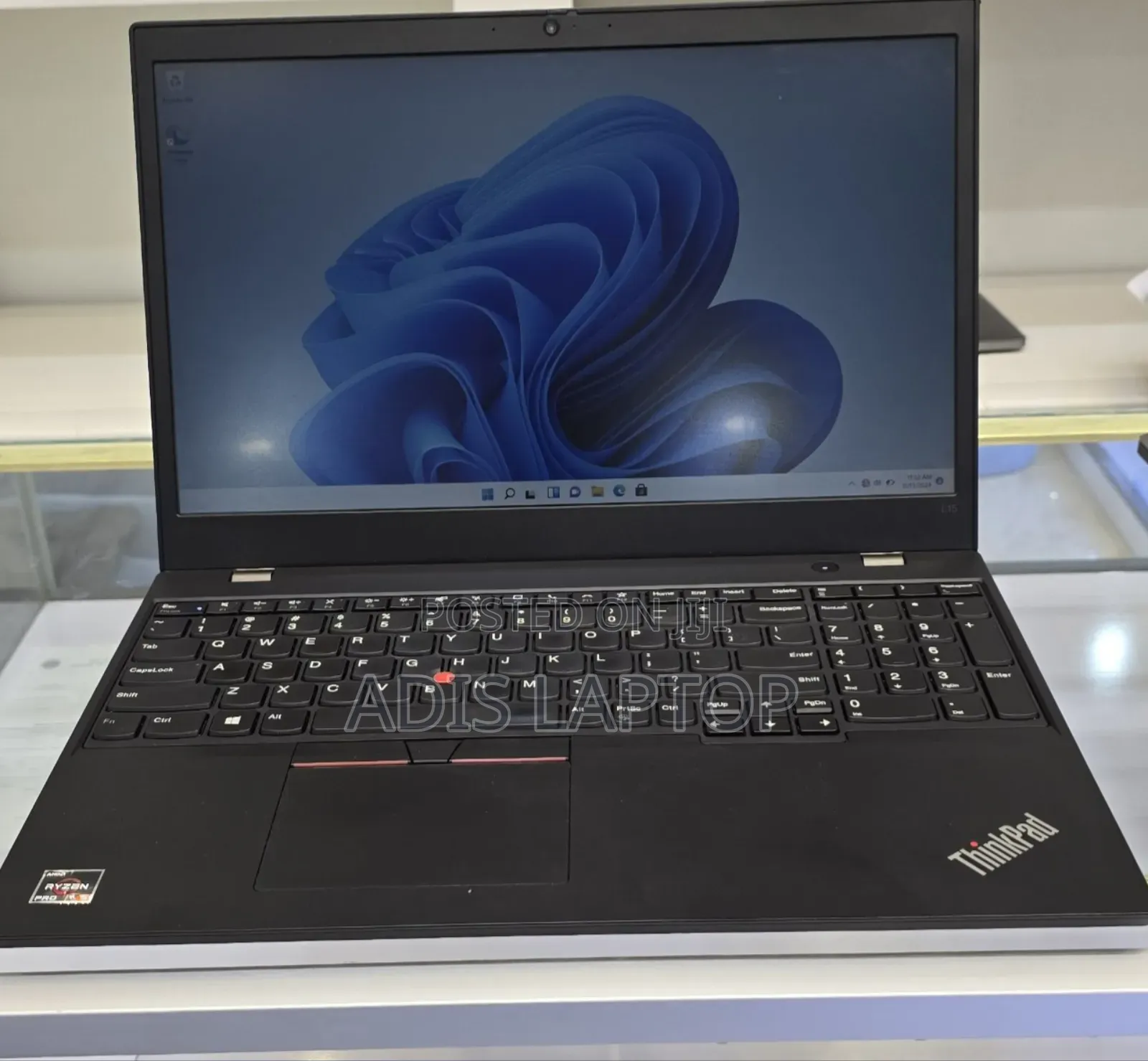 New Laptop Lenovo ThinkPad Yoga 8GB AMD Ryzen 5 SSD 256GB