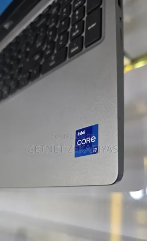 New Laptop Dell Precision 3561 16GB Intel Core I7 SSD 256GB