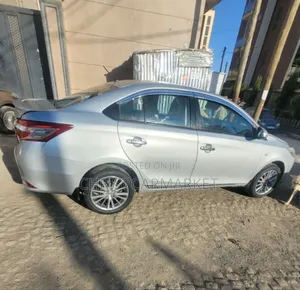 Toyota Yaris 2014 Silver
