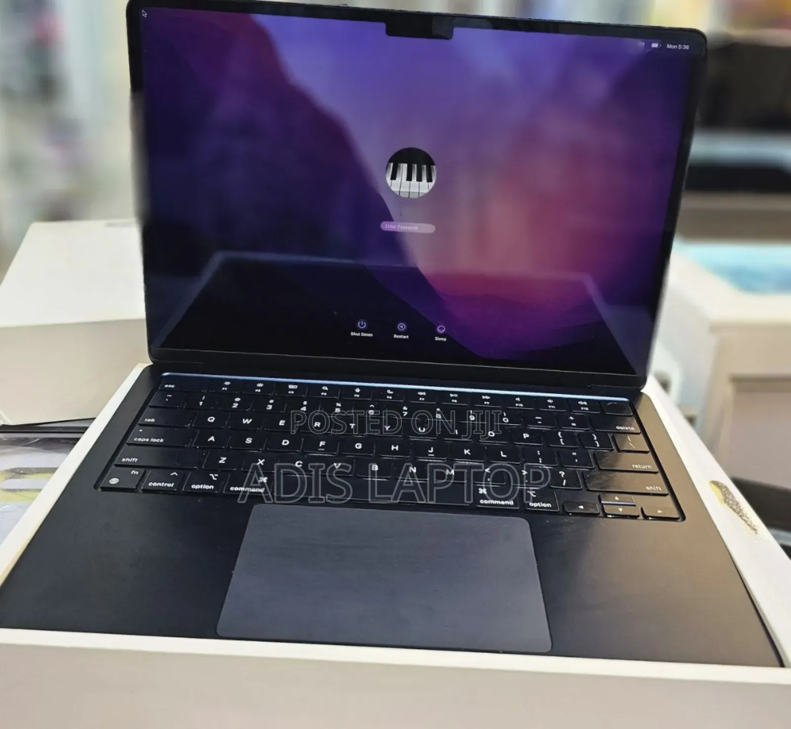 New Laptop Apple MacBook Air 2022 M2 8GB Apple M2 SSD 256GB