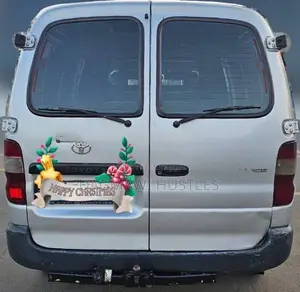 Toyota HiAce 2005 Silver