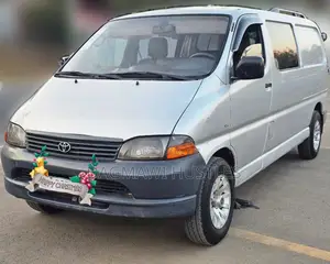 Photo - Toyota HiAce 2005 Silver