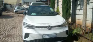 Photo - Volkswagen ID.4 2022 White