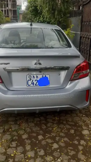 Mitsubishi Attrage 2022 Silver