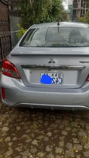 Mitsubishi Attrage 2022 Silver