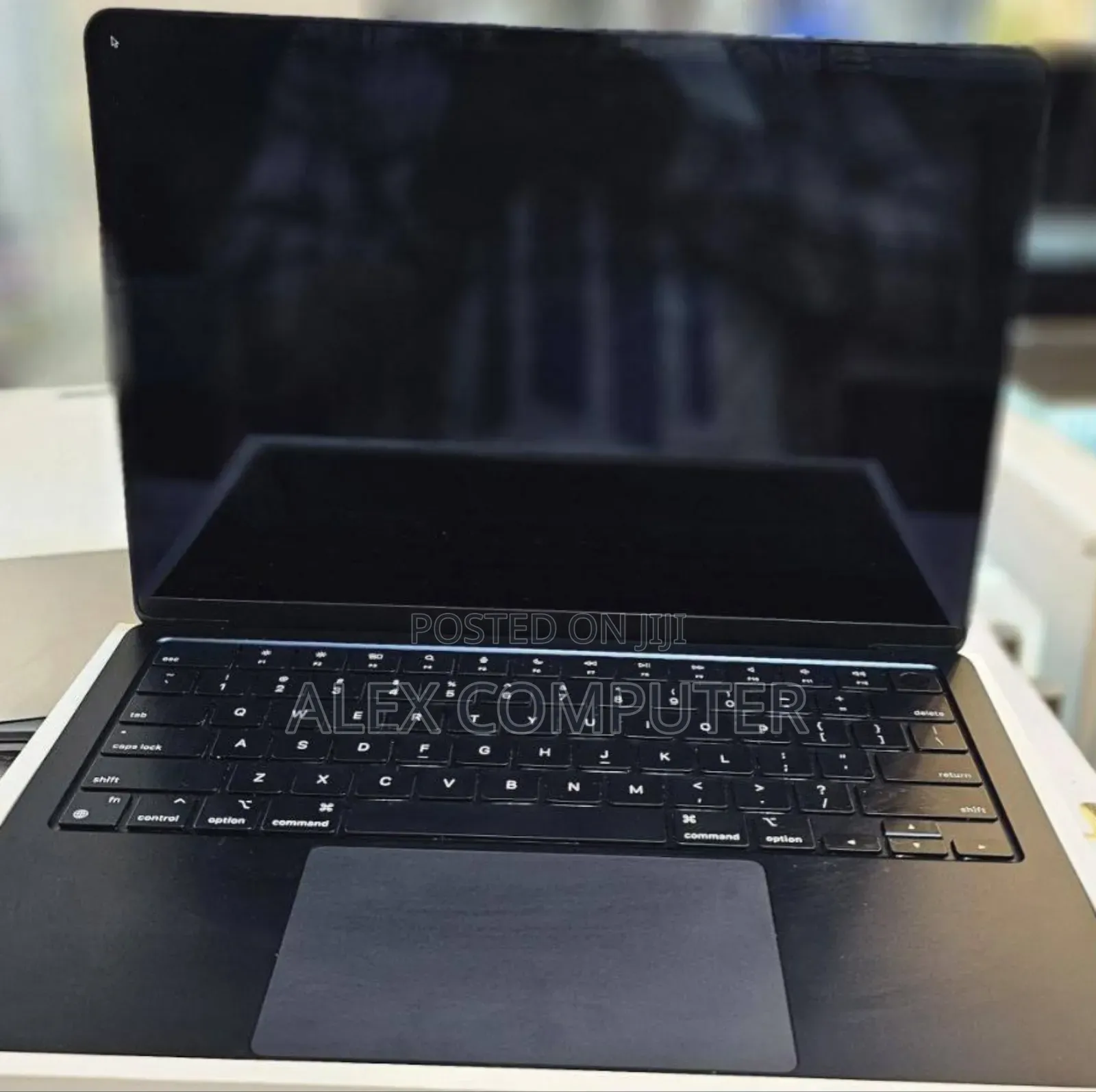 New Laptop Apple MacBook Air 2022 M2 8GB Apple M2 SSD 256GB