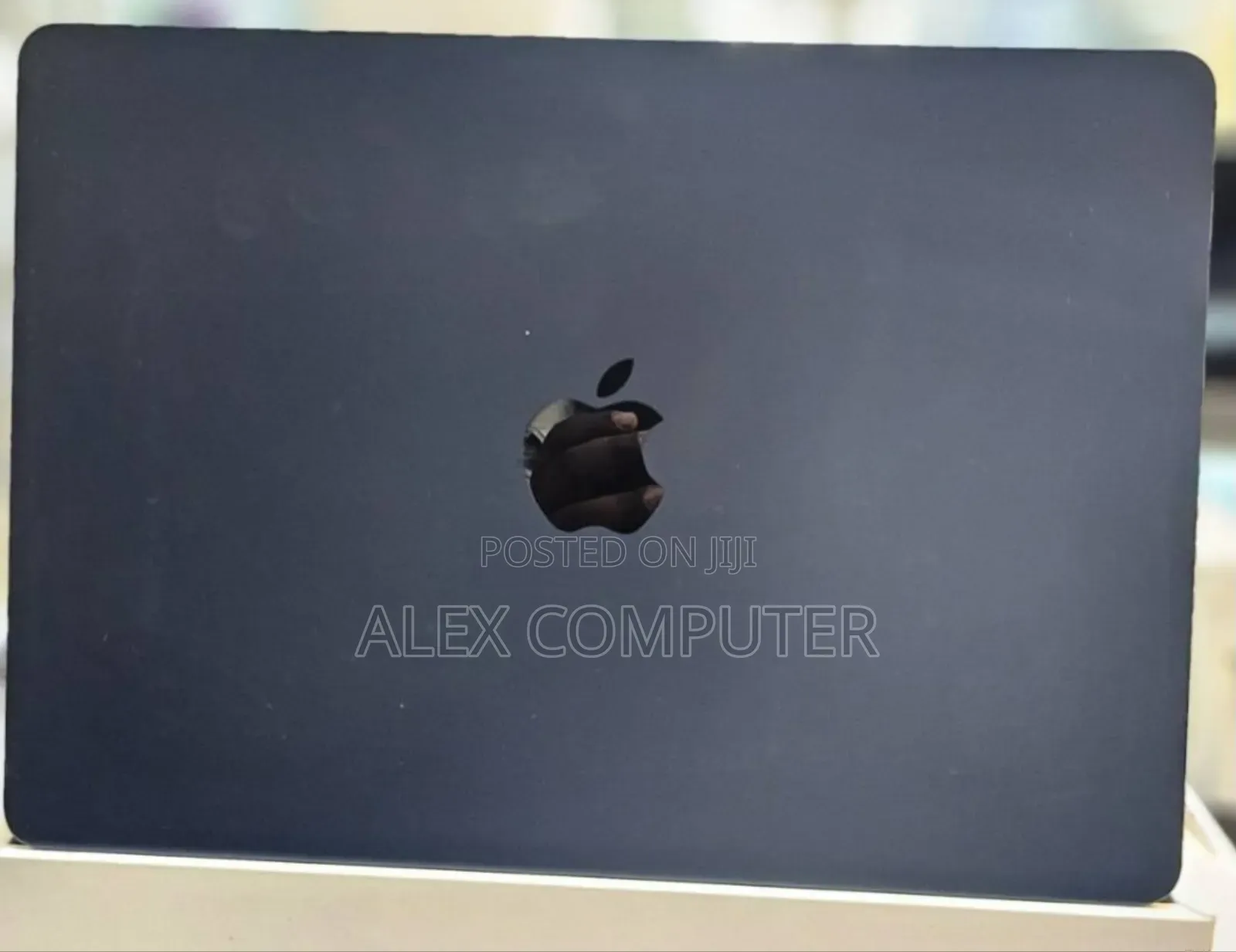 New Laptop Apple MacBook Air 2022 M2 8GB Apple M2 SSD 256GB