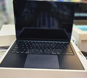 New Laptop Apple MacBook Air 2022 M2 8GB Apple M2 SSD 256GB