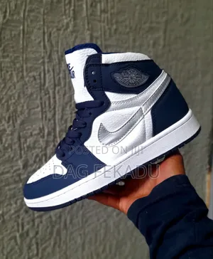 Photo - Air Jordan 1 Midnight Navy