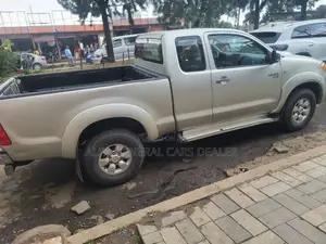 Toyota Hilux 2008 Gray