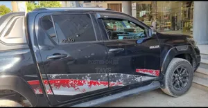 Toyota Hilux 2021 Black