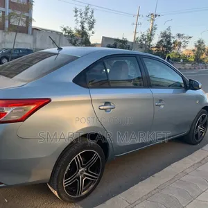 Toyota Yaris 2015 Blue