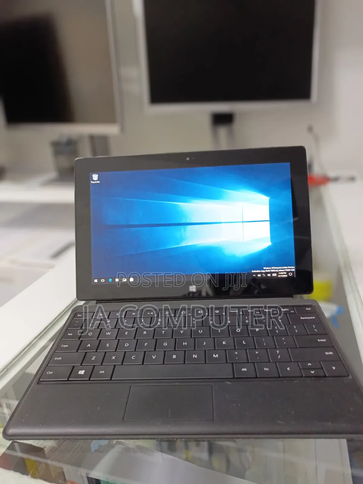 New Laptop Microsoft Surface 2GB Intel Core I5 SSD 32GB