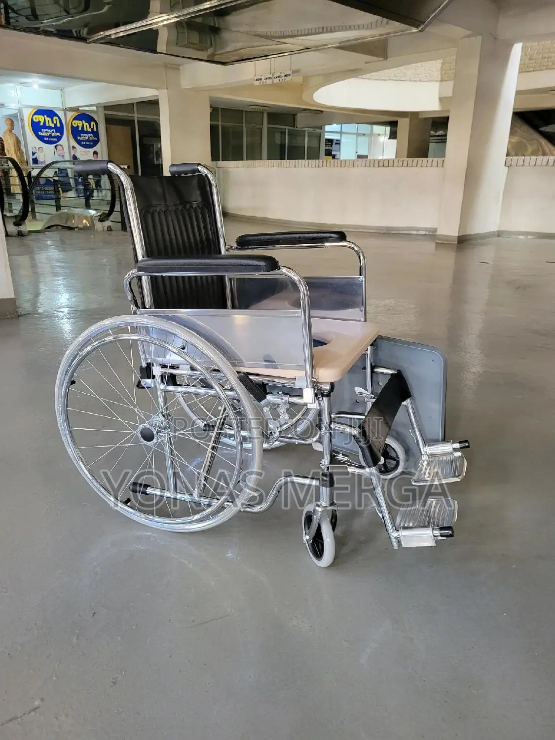 Toilet Wheelchair/Frame Style: Foldable/ዊልቼር+Removable Pan
