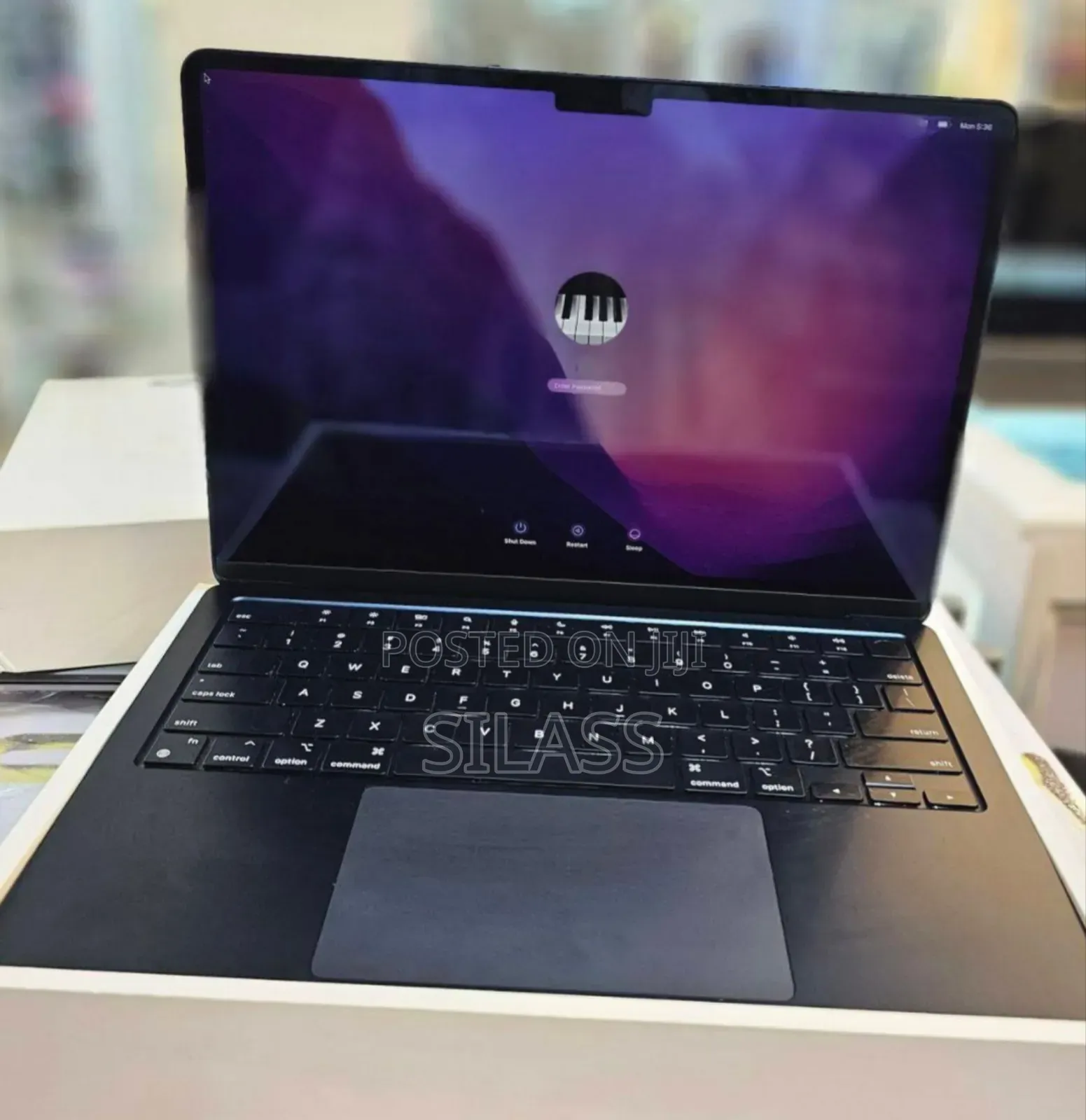 New Laptop Apple MacBook Air 2022 M2 8GB Apple M2 SSD 256GB