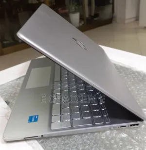 New Laptop HP 8GB Intel Core I3 SSD 1T