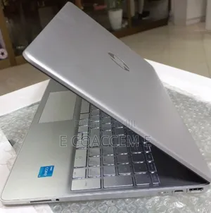 New Laptop HP 8GB Intel Core I3 SSD 1T