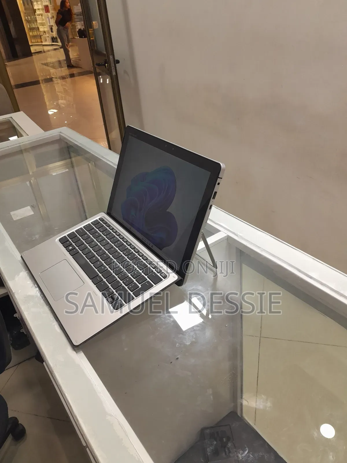 New Laptop HP Elite X2 1012 8GB Intel Core I5 SSD 256GB