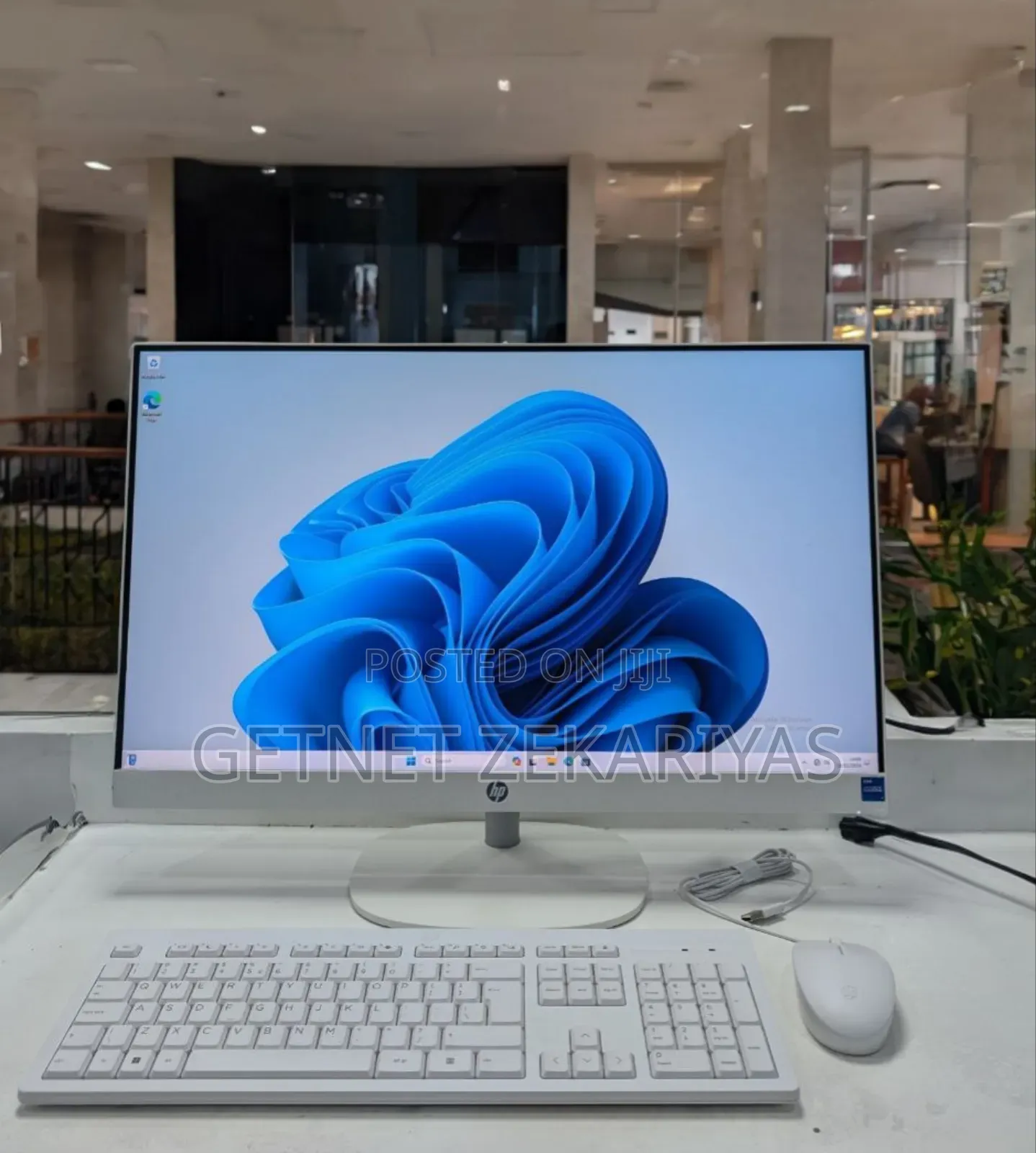 New Desktop Computer HP Envy 27 8GB Intel Core I7 SSD 512GB