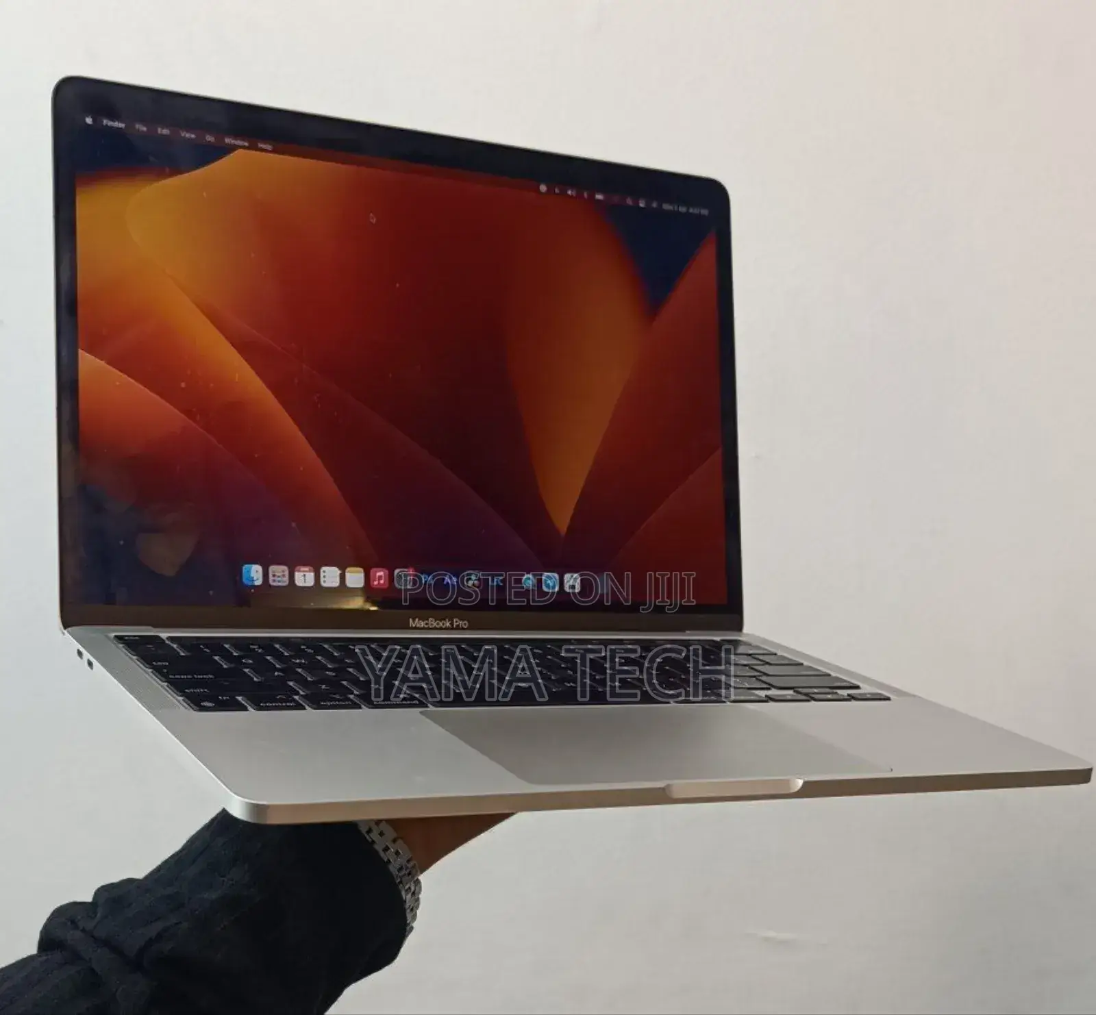 New Laptop Apple MacBook Pro 2020 16GB Intel Core I5 SSD 512GB