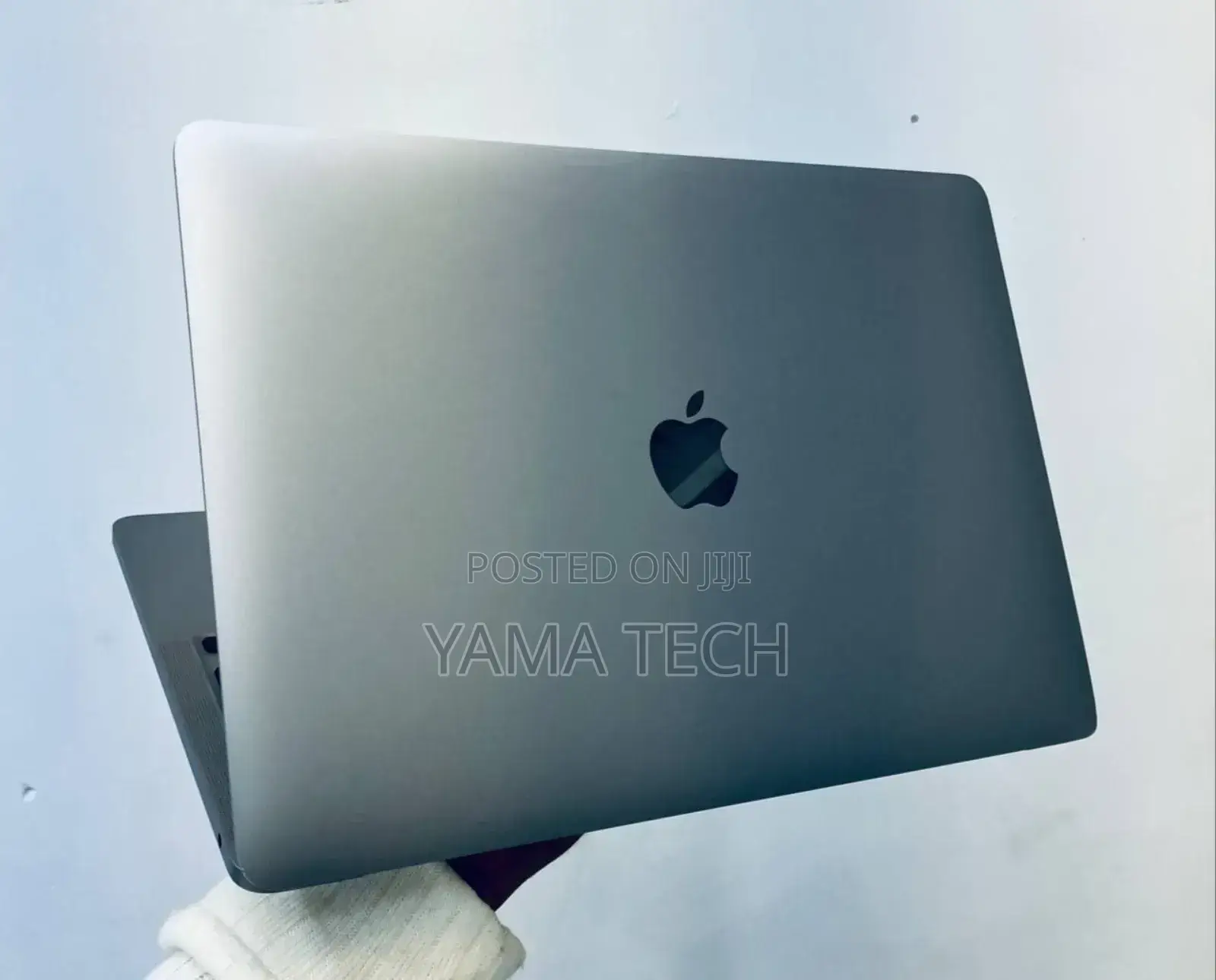 New Laptop Apple MacBook Pro 2021 M1 8GB Apple M1 SSD 256GB
