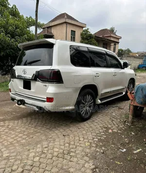 Toyota Land Cruiser 2012 White