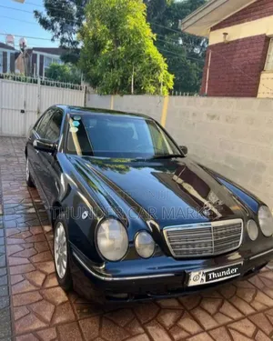 Photo - Mercedes-Benz E240 2002 Black