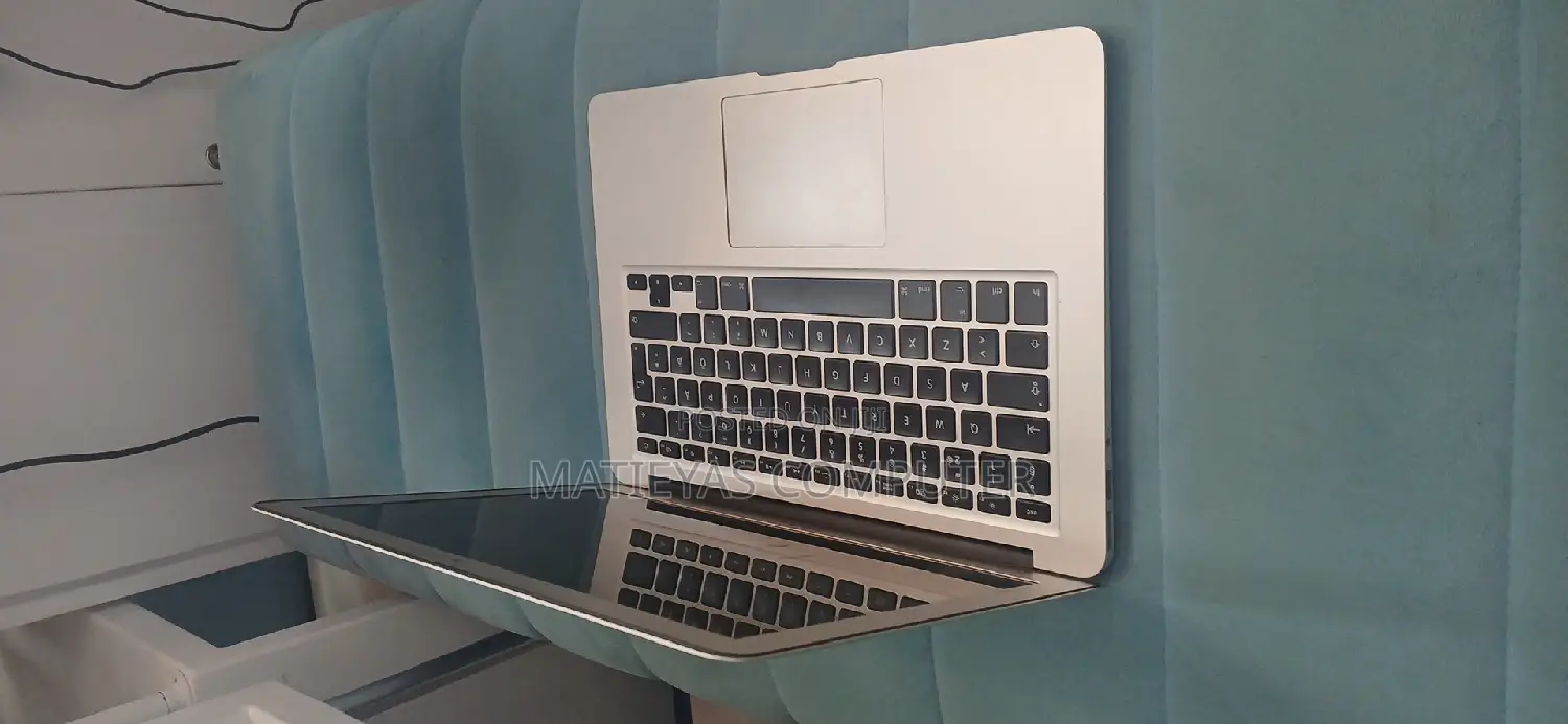 New Laptop Apple MacBook Air 2013 4GB Intel Core I5 SSD 128GB