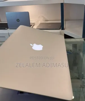 New Laptop Apple MacBook Pro 2015 8GB Intel Core I5 SSD 256GB