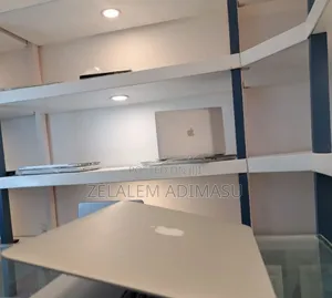 New Laptop Apple MacBook Pro 2015 8GB Intel Core I5 SSD 256GB