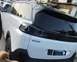 Peugeot 5008 2022 White