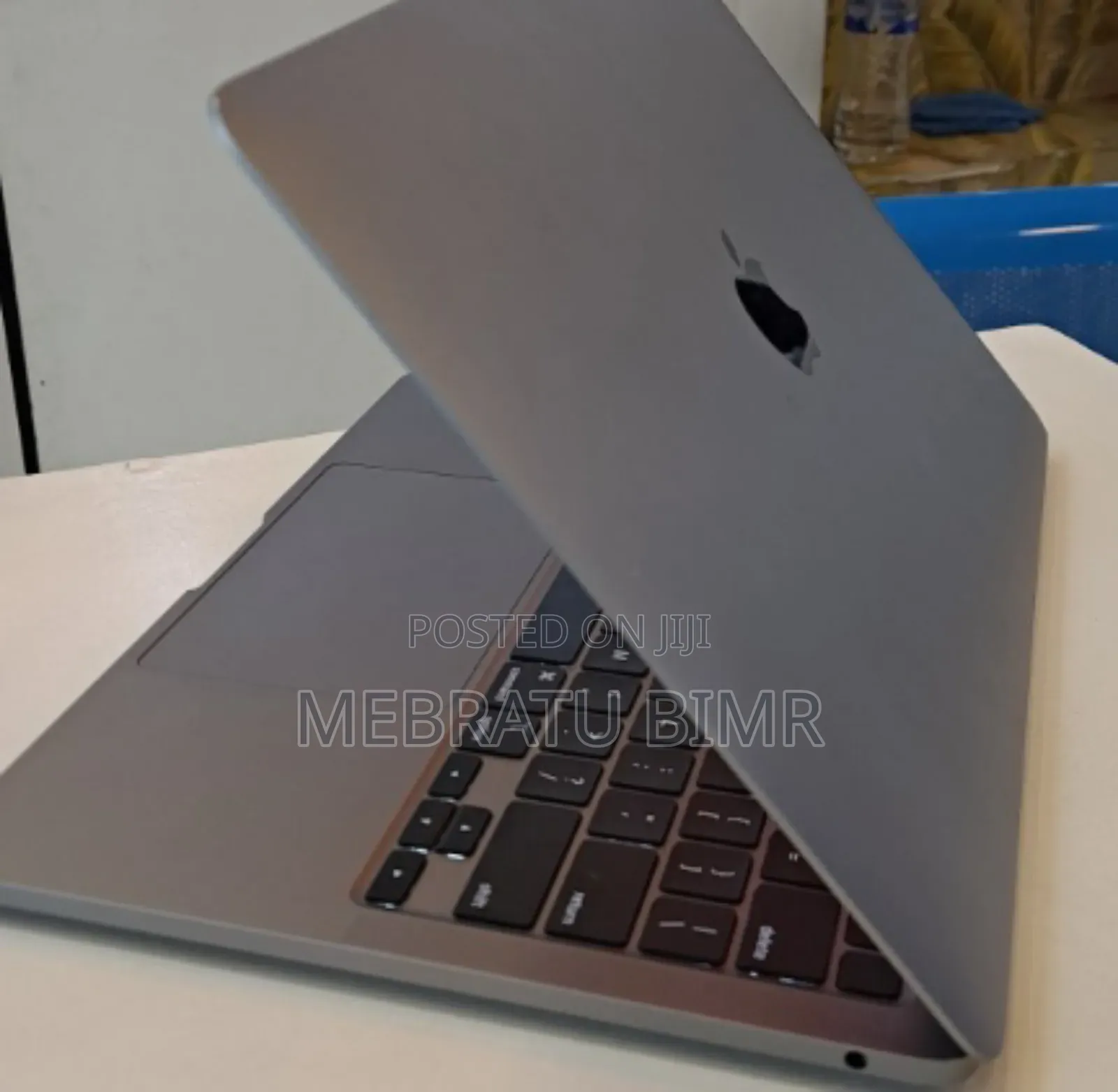 New Laptop Apple MacBook Pro 2020 M1 8GB Apple M1 Pro SSD 256GB