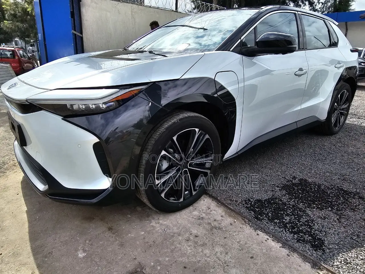 New Toyota bZ4X 71.4 kWh AWD 2023 White