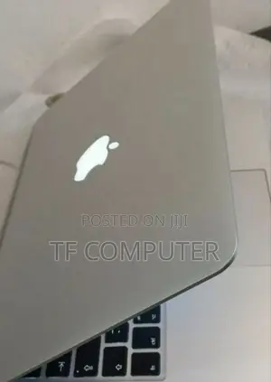 New Laptop Apple MacBook Pro 2015 8GB Intel Core I5 SSD 256GB