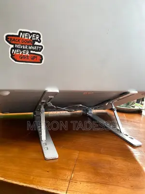 Photo - ለኣይኖ የሚመች የኣይን ከፍታ ላይ Pcዎ ያስቀምጡ Laptop Stand Call