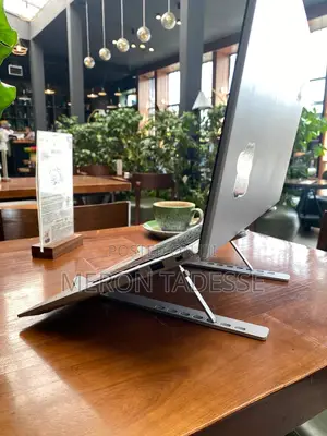 ለኣይኖ የሚመች የኣይን ከፍታ ላይ Pcዎ ያስቀምጡ Laptop Stand Call