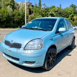 Photo - Toyota Vitz 2004