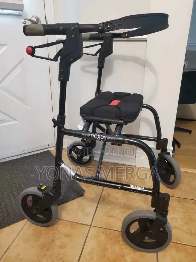 Walker/Human Care Nexus III Rollator
#Nexus 3TM Walking Aid
