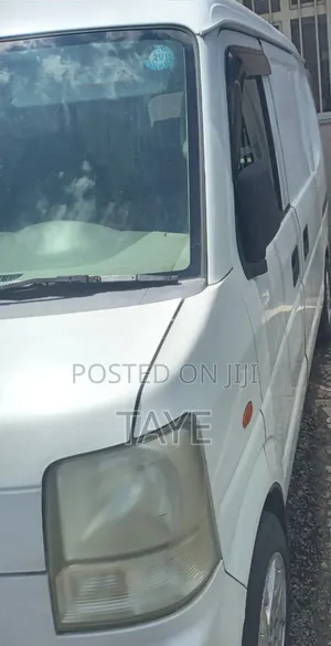 Suzuki Every Wagon 2012 White