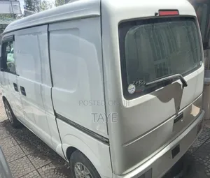 Suzuki Every Wagon 2012 White