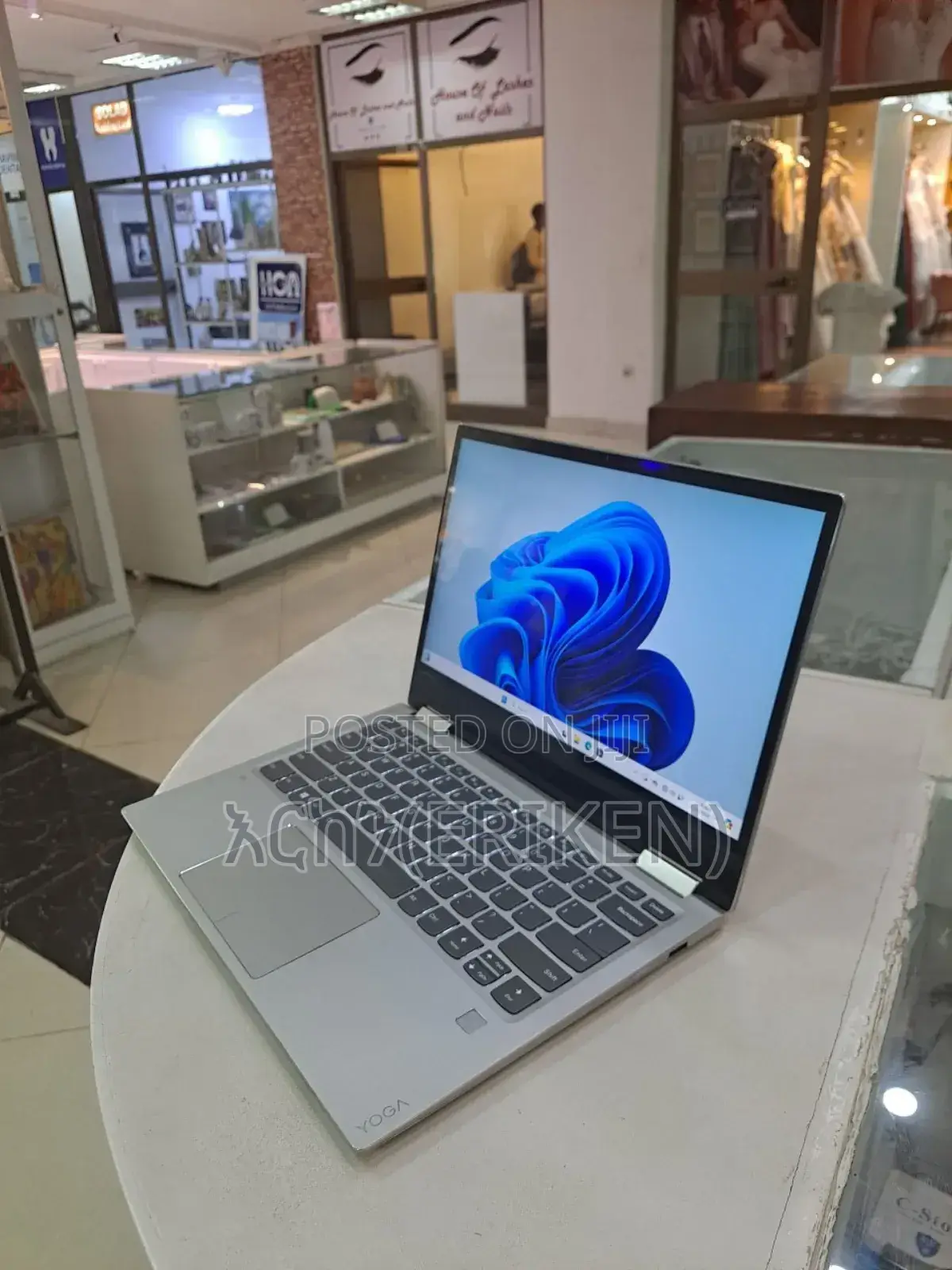 New Laptop Lenovo Yoga 710 16GB Intel Core I5 SSD 512GB