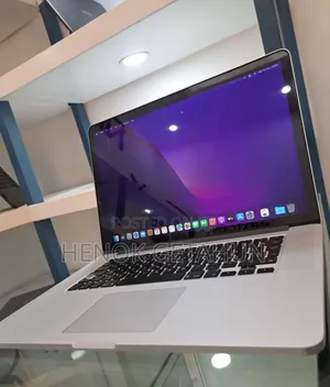 New Laptop Apple MacBook Pro 2015 16GB Intel Core I7 SSD 256GB