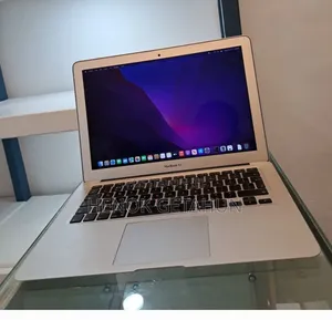 New Laptop Apple MacBook Pro 2017 8GB Intel Core I5 SSD 256GB