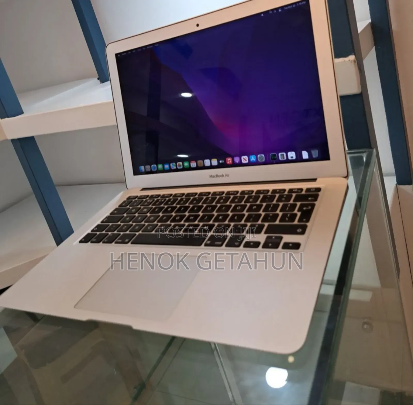 New Laptop Apple MacBook Pro 2017 8GB Intel Core I5 SSD 256GB