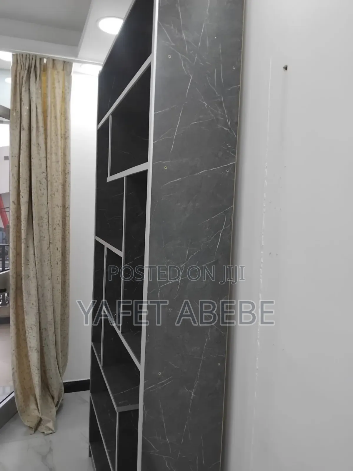 ለሱቅ የሚሆን መደርደሪያ
MDF መደርደሪያ በጥሩ ሁኔታ ላይ ያለ