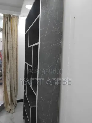 ለሱቅ የሚሆን መደርደሪያ
MDF መደርደሪያ በጥሩ ሁኔታ ላይ ያለ